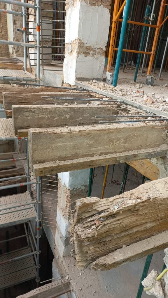 SOS Madera Rehabilitación de vigas estructurales en calle Espartero Valencia